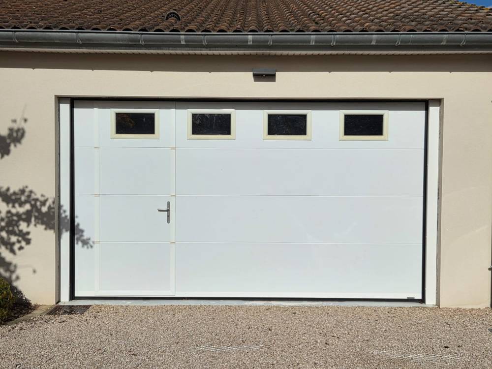 PORTE SECTIONNELLE AVEC PORTILLON